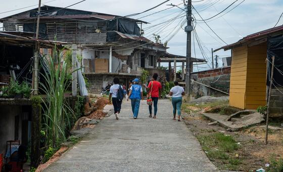 "Vigilamos entre nosotras": Mujeres desplazadas por el terremoto en Colombia se organizan contra la violencia sexual